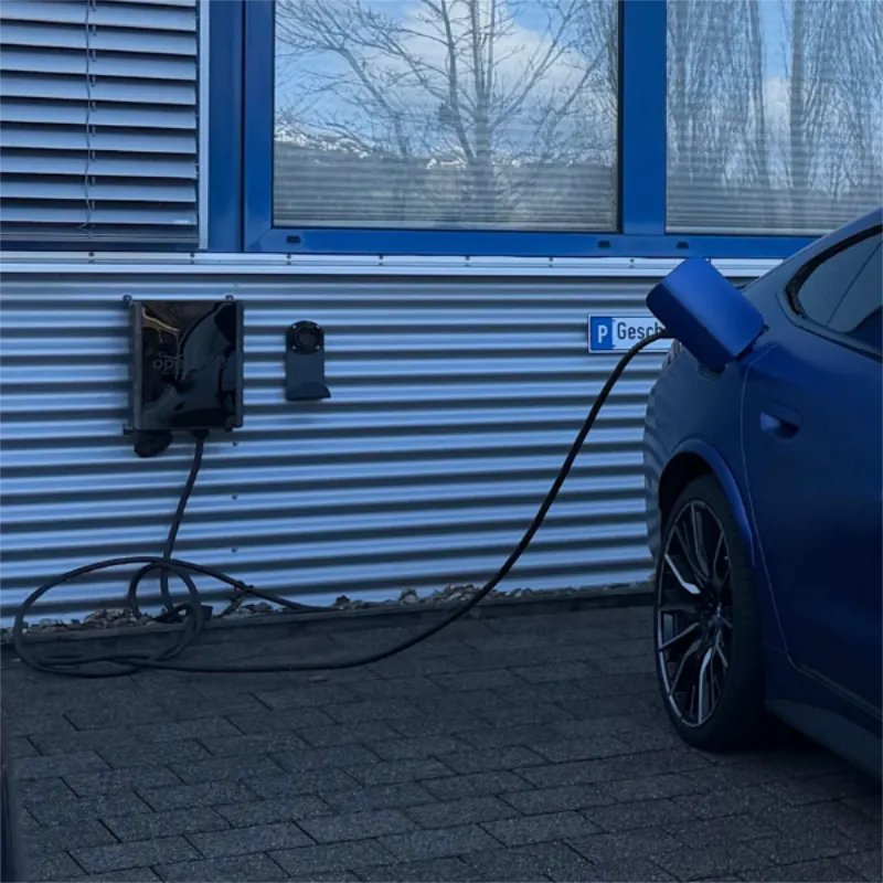 Elektromobily pri nabíjaní – Schlichter GmbH